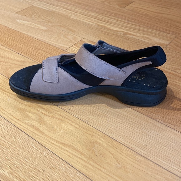 Clarks women’s sandal. New, no box. Never worn - Picture 2 of 5